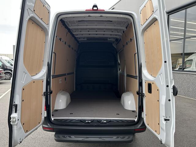 Mercedes-Benz eSprinter 320 L2 H2 Select 81kWh / Snel laden 115Kw / LED / Distronic / Carplay / Navigatie / Camera / LMV / 270 Graden achterdeuren