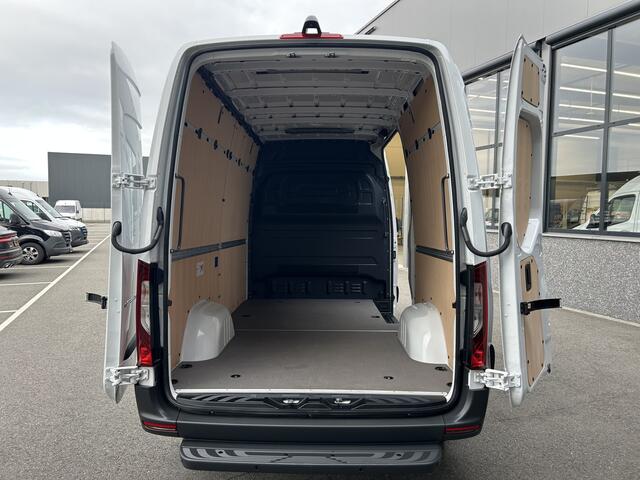 Mercedes-Benz eSprinter 320 L2 H2 Select 81kWh / Snel laden 115Kw / LED / Distronic / Carplay / Navigatie / Camera / LMV / 270 Graden achterdeuren