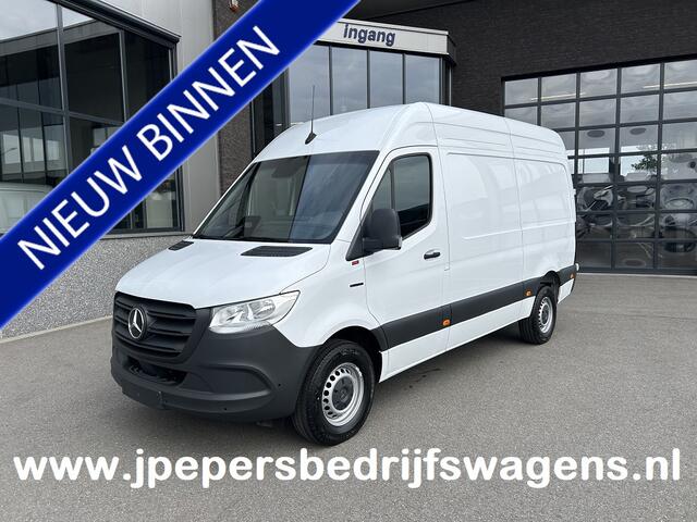 Mercedes-Benz eSprinter 320 L2 H2 Pro 81kWh / Snel laden 115Kw / Trekhaak / Parkeersensoren / MBUX / Navigatie / Camera / Cruise control / Airco / 270 Graden achterdeuren