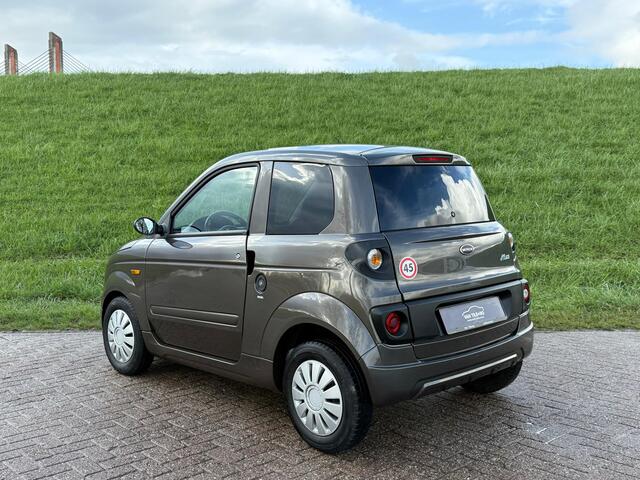 Microcar M.GO Brommobiel Initial Achteruitrijcamera | DAB + | BT Audio | Centrale vergrendeling met afstandsbediening