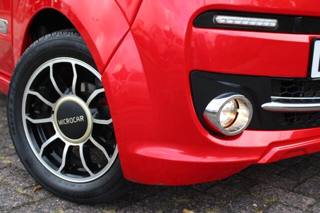 Microcar M.GO Premium met slechts 15.401 km !