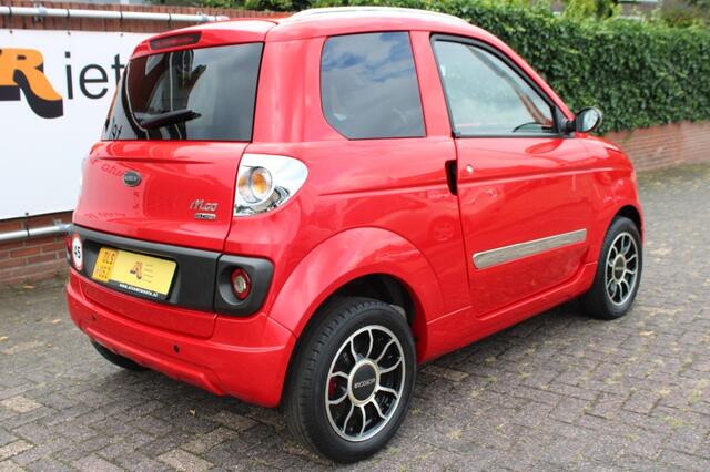 Microcar M.GO Premium met slechts 15.401 km !