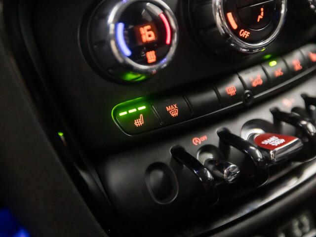 Mini CLUBMAN Mini 1.5 One Pepper Business Sport Automaat (NAVIGATIE, CLIMATE, STOELVERWARMING, GETINT GLAS, SPORTSTOELEN, CRUISE, PARKEERSENSOREN, NIEUWSTAAT)
