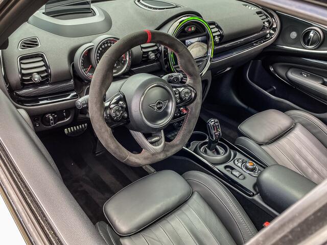 Mini CLUBMAN 2.0 JCW ALL4 306PK Automaat | PANO | SPORTSTOELEN | LEDER | CAMERA | STOELVERWARMING | HEAD-UP |