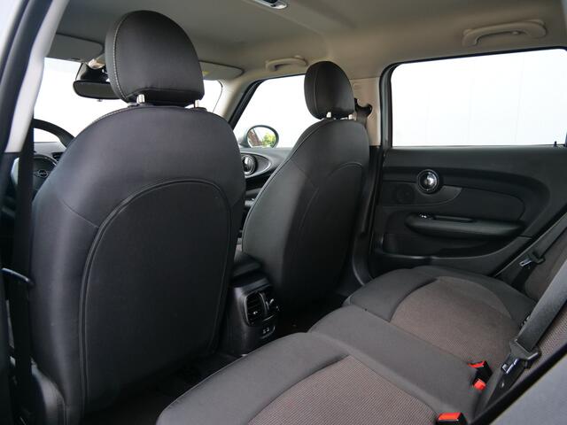 Mini CLUBMAN Mini 1.5 102pk One Business Edition Navigatie / Parkeersensoren / 17 inch