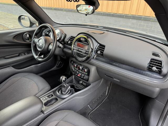 Mini CLUBMAN Mini 1.5 One Pepper Serious Business | Stoelverwarming | Keyless Go / Keyless Entry | Airconditioning | 17" Lichtmetaal | Parkeersensoren | Bluetooth | Isofix | Elektrische Ramen |