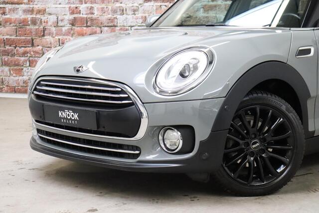 Mini CLUBMAN One Salt Business / Navigatie / LED / Climate Control / Parkeersensoren voor+achter / 16 Inch / Bluetooth / Extra Getint Glas / Cruise Control / Sportstuurwiel / Chrome Line