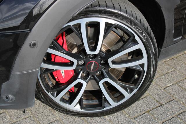 Mini CLUBMAN JCW ALL4 Chili Panoramadak / Comfortstoelen / Comfort Access / Achteruitrijcamera / Harman-Kardon / Stoelverwarming / Active Cruise Control