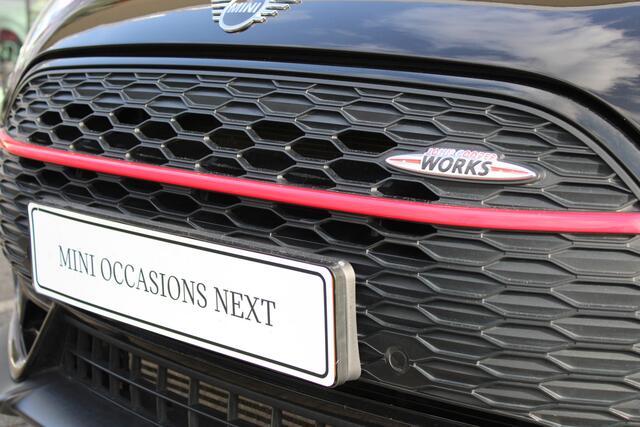 Mini CLUBMAN JCW ALL4 Chili Panoramadak / Comfortstoelen / Comfort Access / Achteruitrijcamera / Harman-Kardon / Stoelverwarming / Active Cruise Control
