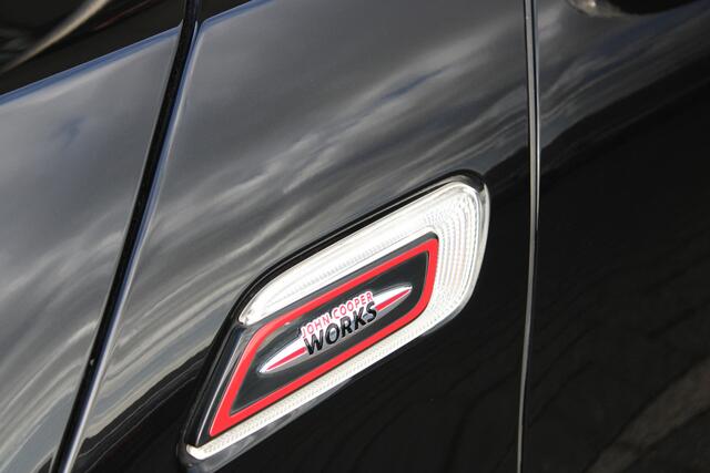 Mini CLUBMAN JCW ALL4 Chili Panoramadak / Comfortstoelen / Comfort Access / Achteruitrijcamera / Harman-Kardon / Stoelverwarming / Active Cruise Control