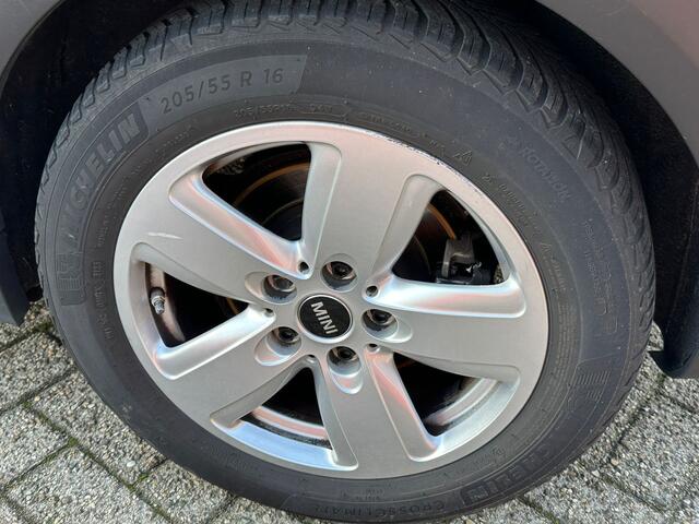 Mini CLUBMAN ONE APK 24-03-2027 APK 24-03-2027 Apple Carplay