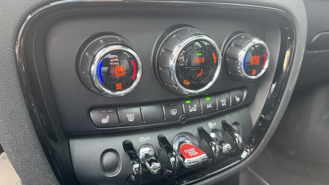 Mini CLUBMAN Mini 1.5 One Business Edition / Airco-ecc / Navigatie / Panorama schuifdak / Leder / Cruise-ctr. / Apk 10-2026