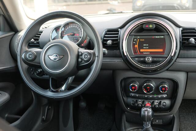 Mini CLUBMAN 1.5 102pk One | Airco | 18" velgen | PDC | Stoelverwarming