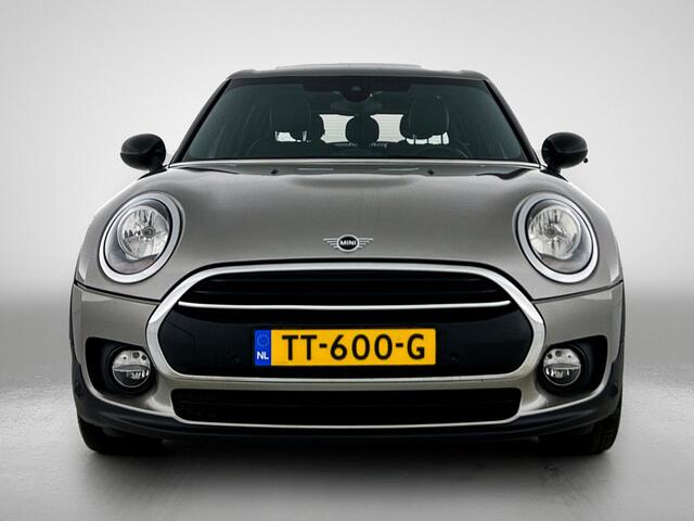 Mini CLUBMAN Mini 1.5 One Business Edition / Airco-ecc / Navigatie / Panorama schuifdak / Leder / Cruise-ctr. / Apk 10-2026