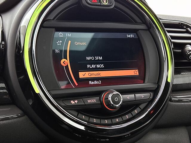 Mini CLUBMAN Mini 1.5 One Business Edition / Airco-ecc / Navigatie / Panorama schuifdak / Leder / Cruise-ctr. / Apk 10-2026