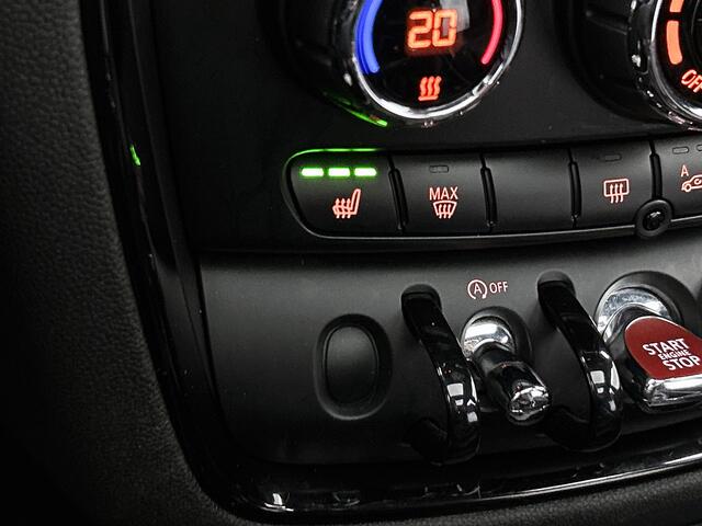 Mini CLUBMAN Mini 1.5 One Business Edition / Airco-ecc / Navigatie / Panorama schuifdak / Leder / Cruise-ctr. / Apk 10-2026