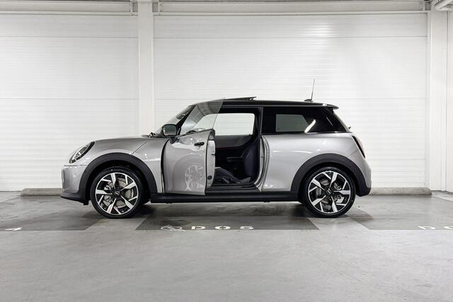 Mini COOPER C | Favoured Trim | Pakket XL | 18" Slide Spoke Two-Tone