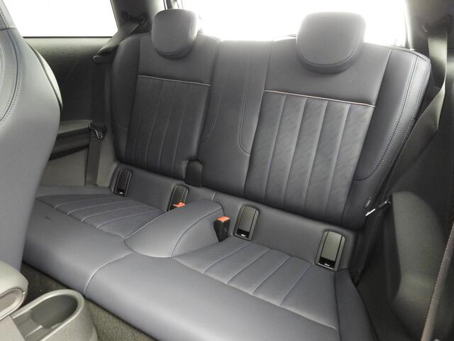 Mini COOPER 3-deurs C Automaat / Pakket M / Panoramadak / LED / Stoelverwarming / Head-up / Park assist / Alu wielen 18 inch