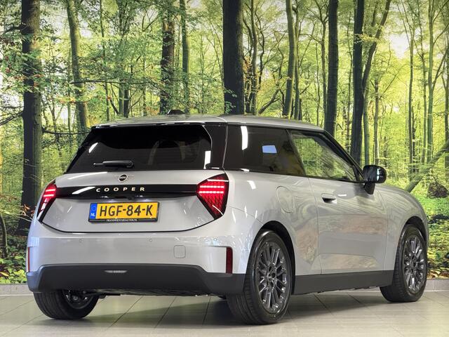 Mini COOPER Mini E Essential 40.7 kWh | Nieuw ! | 37 Kilometer! | Camera | Lane Assist | Dodehoeksensor | Apple Carplay | Android Auto | 17" Lichtmetaal | Automatisch Inparkeren | DAB |