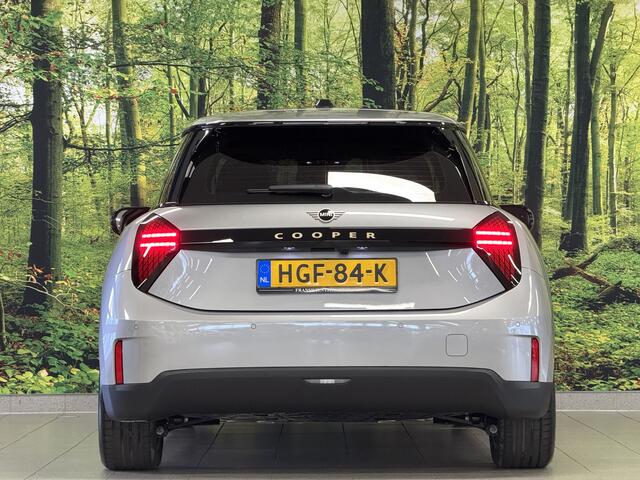 Mini COOPER Mini E Essential 40.7 kWh | Nieuw ! | 37 Kilometer! | Camera | Lane Assist | Dodehoeksensor | Apple Carplay | Android Auto | 17" Lichtmetaal | Automatisch Inparkeren | DAB |