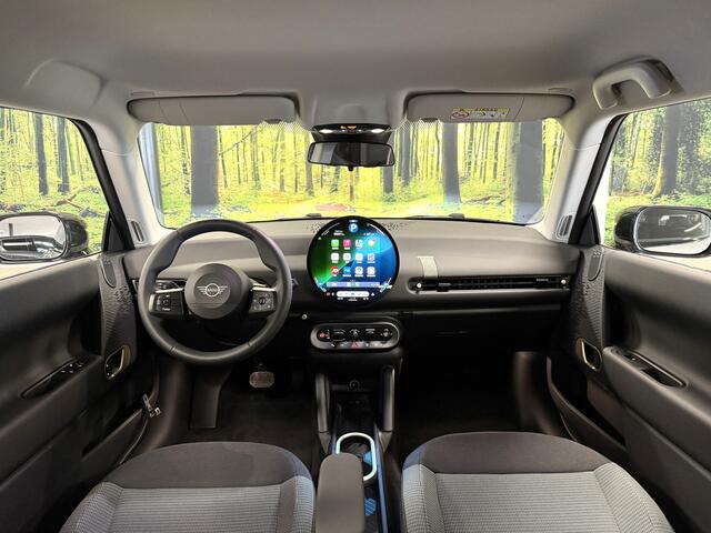 Mini COOPER Mini E Essential 40.7 kWh | Nieuw ! | 37 Kilometer! | Camera | Lane Assist | Dodehoeksensor | Apple Carplay | Android Auto | 17" Lichtmetaal | Automatisch Inparkeren | DAB |