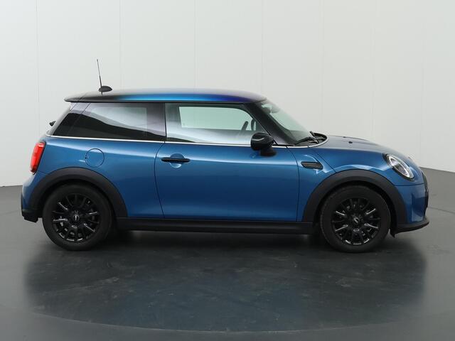 Mini COOPER Mini 1.5 Business Edition | Groot Navigatie | Sportstoelen | Climate Control | Union Jack achterlichten | LED | Apple CarPlay/Android Auto | DAB |