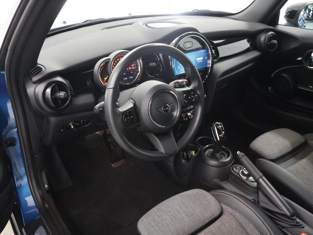 Mini COOPER Mini 1.5 Business Edition | Groot Navigatie | Sportstoelen | Climate Control | Union Jack achterlichten | LED | Apple CarPlay/Android Auto | DAB |