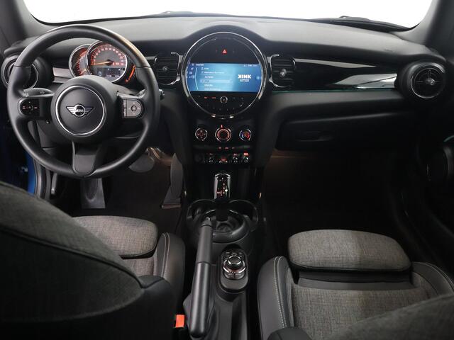 Mini COOPER Mini 1.5 Business Edition | Groot Navigatie | Sportstoelen | Climate Control | Union Jack achterlichten | LED | Apple CarPlay/Android Auto | DAB |