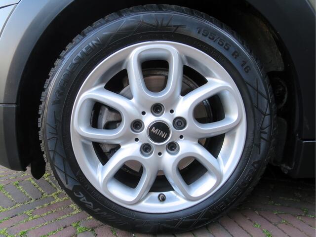 Mini COOPER 1.5 One Pepper F56 LCI automaat NL-auto, 1ste eig, Clima, Apple carPlay en 16"