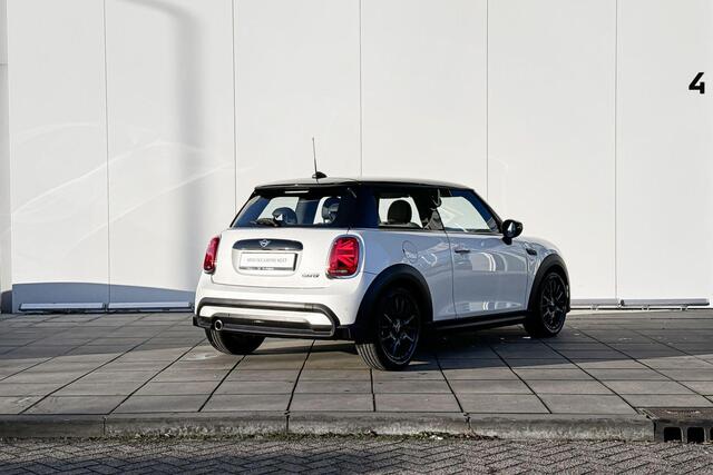 Mini COOPER 3 Deurs Classic Apple car Play / Led Koplampen / Sportstoelen / Donkere hemel / 16 Inch / Parkeersenoren Achter