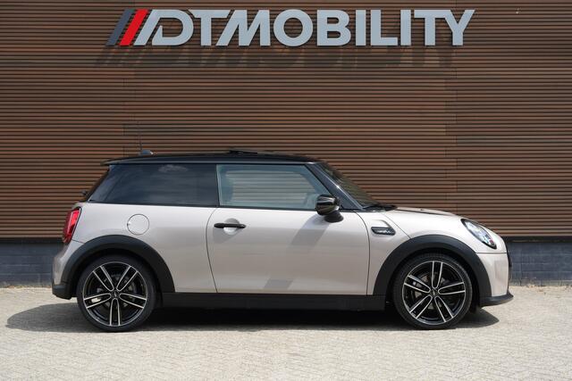 Mini COOPER Mini 1.5 Camden Edition | Panoramadak | Apple Carplay | Parkeercamera | Leder |