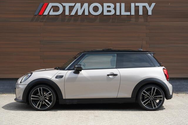 Mini COOPER Mini 1.5 Camden Edition | Panoramadak | Apple Carplay | Parkeercamera | Leder |
