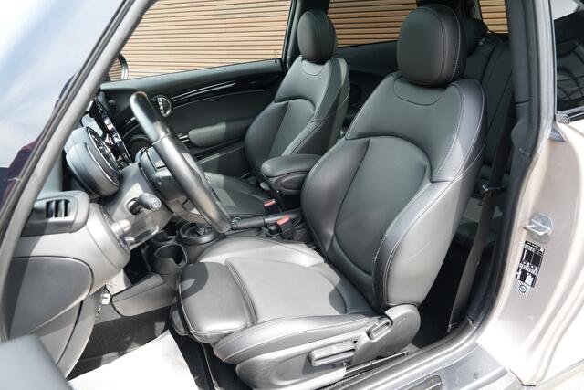 Mini COOPER Mini 1.5 Camden Edition | Panoramadak | Apple Carplay | Parkeercamera | Leder |