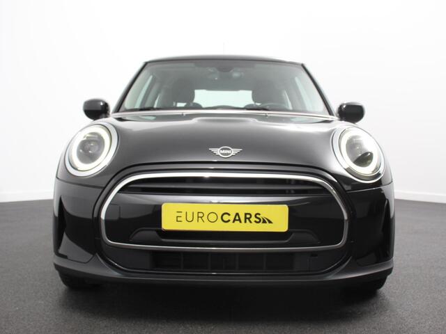 Mini COOPER Mini 1.5 Essential Trim Climate control Navigatie Cruise control LED Parkeersensoren Apple carplay/ Android Auto Lichtmetalen velgen