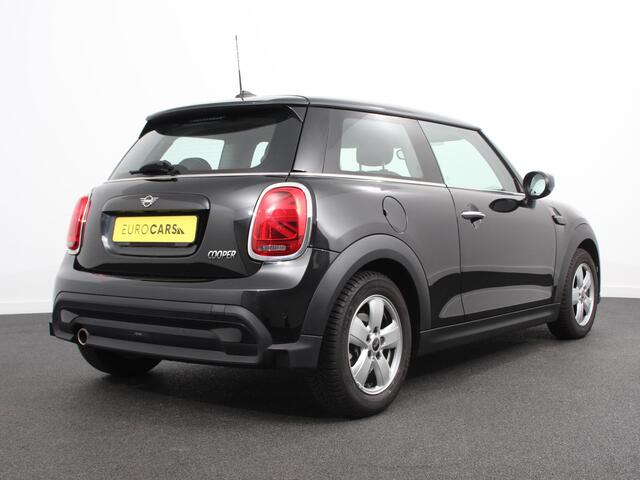 Mini COOPER Mini 1.5 Essential Trim Climate control Navigatie Cruise control LED Parkeersensoren Apple carplay/ Android Auto Lichtmetalen velgen