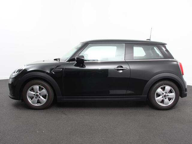 Mini COOPER Mini 1.5 Essential Trim Climate control Navigatie Cruise control LED Parkeersensoren Apple carplay/ Android Auto Lichtmetalen velgen
