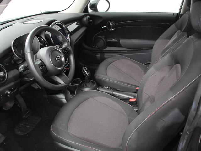 Mini COOPER Mini 1.5 Essential Trim Climate control Navigatie Cruise control LED Parkeersensoren Apple carplay/ Android Auto Lichtmetalen velgen