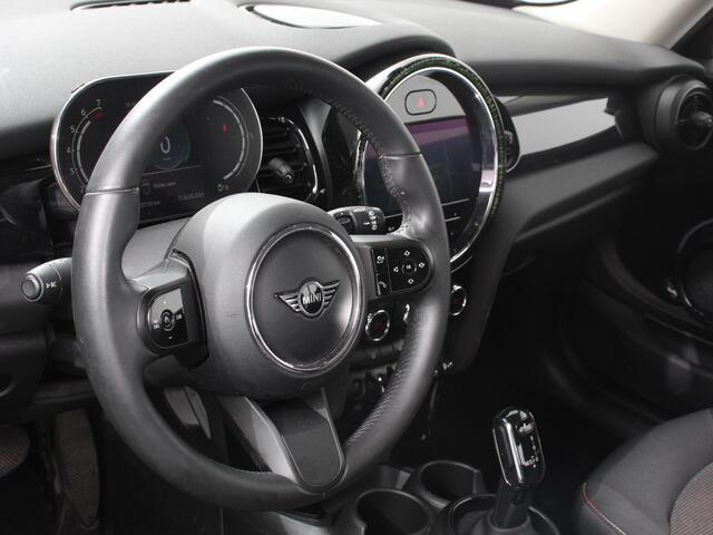 Mini COOPER Mini 1.5 Essential Trim Climate control Navigatie Cruise control LED Parkeersensoren Apple carplay/ Android Auto Lichtmetalen velgen