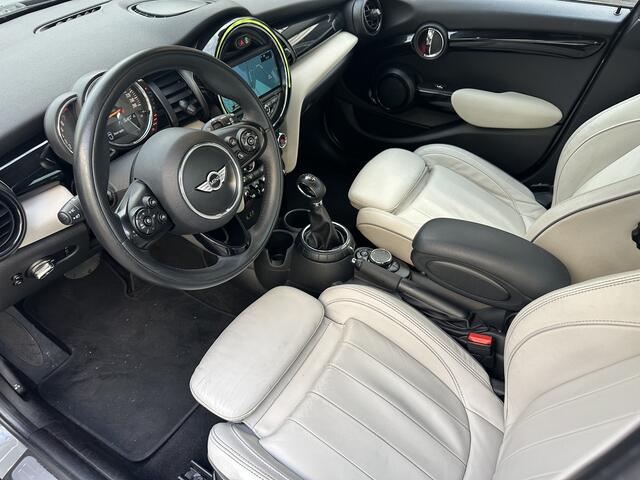Mini COOPER 1.5 Pano | Leer | Nardo Grey | Adaptiv Cruise | Xenon | LED | 1ste Eigenaar | Keurig onderhouden | Interesse, Proefrit? Bel of app met: 06-24 28 28 42