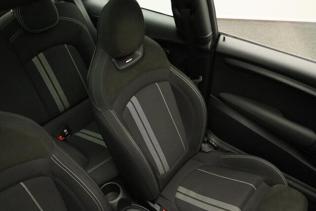 Mini COOPER 3-Deurs JCW Pakket + Glazen panoramadak + Harman-Kardon + LED + 17''