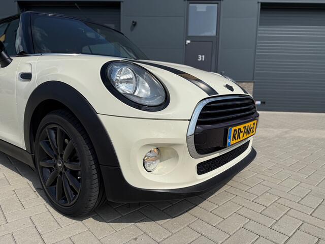Mini COOPER Mini Cabrio 1.5 Business Navigatie / NL Auto / Windscherm