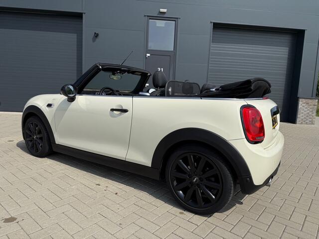 Mini COOPER Mini Cabrio 1.5 Business Navigatie / NL Auto / Windscherm