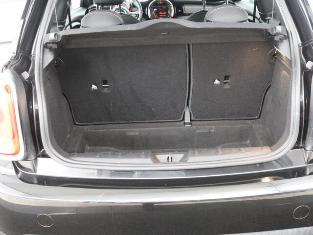 Mini COOPER 1.5 Business | Navigatie | Airco | Cruise control | Bluetooth | Lichtmetalen velgen