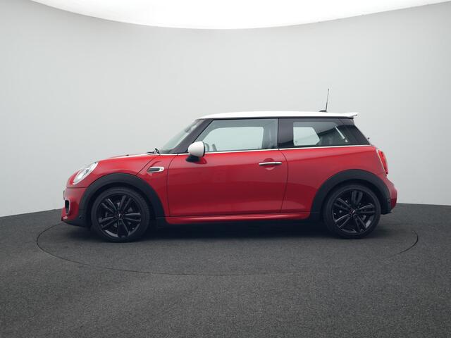Mini COOPER Mini 1.5 Chili Serious Business | John Cooper Works Chili Pakket | Keyless Entry | lederen bekleding | Navigatie | Parkeersensoren | verwarmde voorstoelen