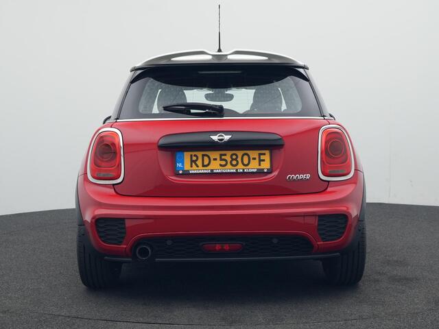 Mini COOPER Mini 1.5 Chili Serious Business | John Cooper Works Chili Pakket | Keyless Entry | lederen bekleding | Navigatie | Parkeersensoren | verwarmde voorstoelen