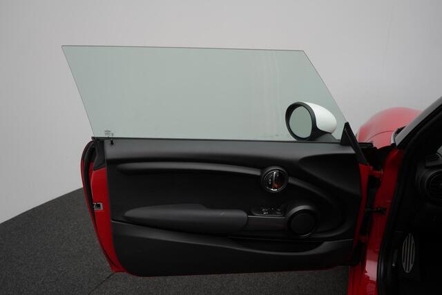 Mini COOPER Mini 1.5 Chili Serious Business | John Cooper Works Chili Pakket | Keyless Entry | lederen bekleding | Navigatie | Parkeersensoren | verwarmde voorstoelen