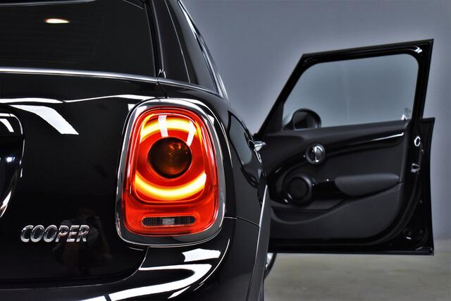 Mini COOPER Mini 1.5 136pk Serious Business Org.NL Sportstoelen/LedKeyless/Navi/Climate/Cruise/Pdc/Lmv17''