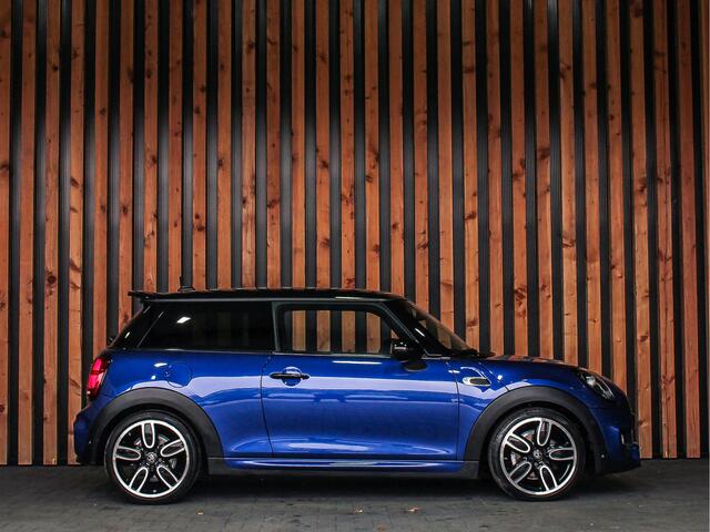 Mini COOPER 1.5 136PK Automaat John Cooper Works | HARMAN EN KARDON | KEYLESS | SFEERVERLICHTING | NAVI | PDC |