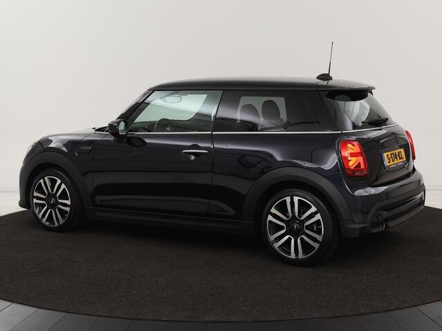 Mini COOPER 1.5 Classic | Automaat | Leder | Carplay | Full LED | Navigatie | Climate control | Parkeerhulp | Cruise control