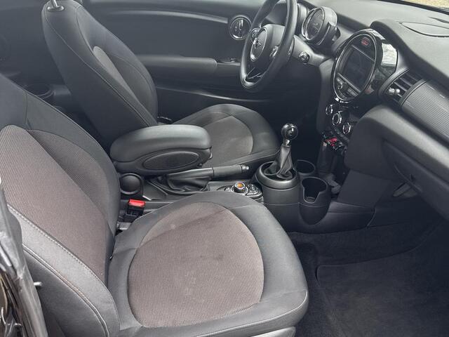 Mini COOPER Mini 1.5 | 2 jaar Garantie | Navi | Apple CarPlay | 16''inch |